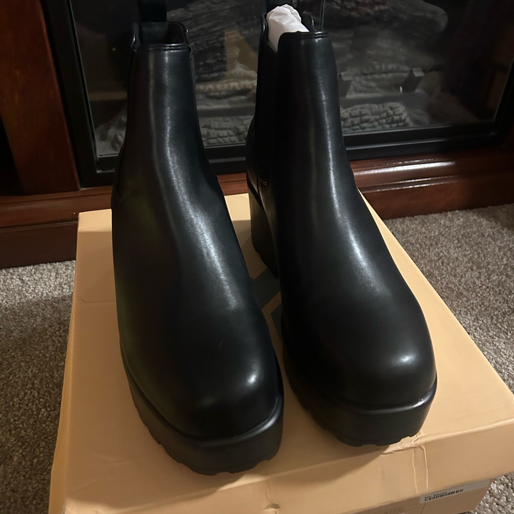 Elegant Black Ankle Boots